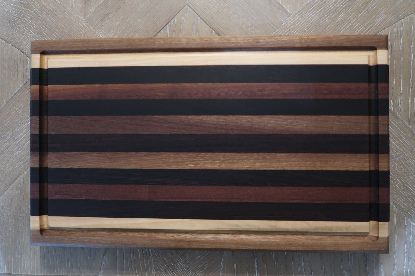 WALNUT & WENGE & MAPLE CUTTING BOARD WITH JUICE GROOVE/SOLID BRASS FEET