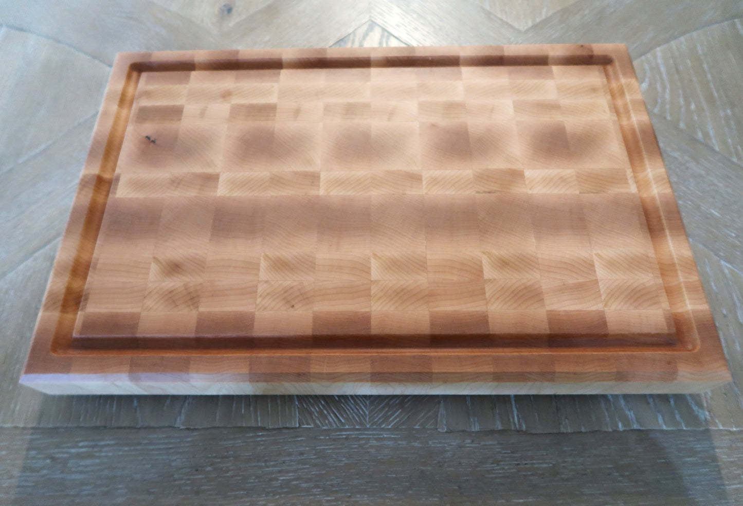 MAPLE END GRAIN BUTCHER BLOCK CUTTING BOARD WITH SOLID BRASS FEET