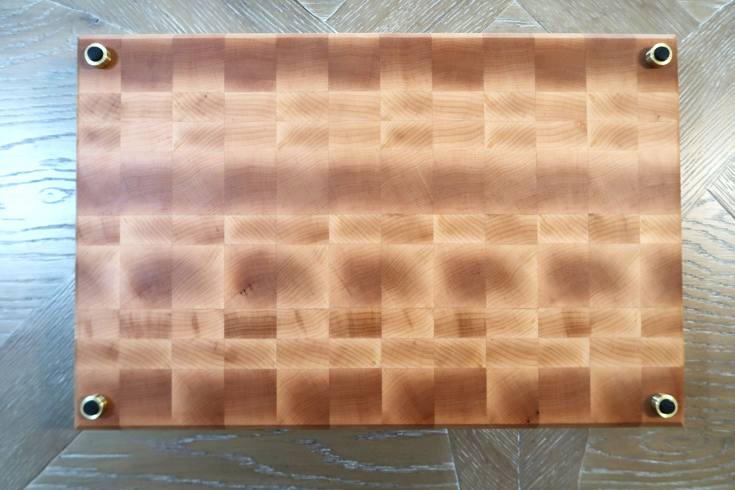 MAPLE END GRAIN BUTCHER BLOCK CUTTING BOARD WITH SOLID BRASS FEET