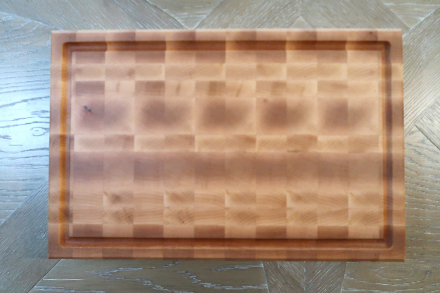MAPLE END GRAIN BUTCHER BLOCK CUTTING BOARD WITH SOLID BRASS FEET