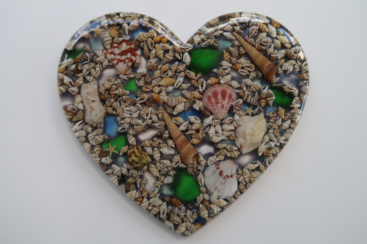 OCEAN SHELL THEMED RESIN HEART