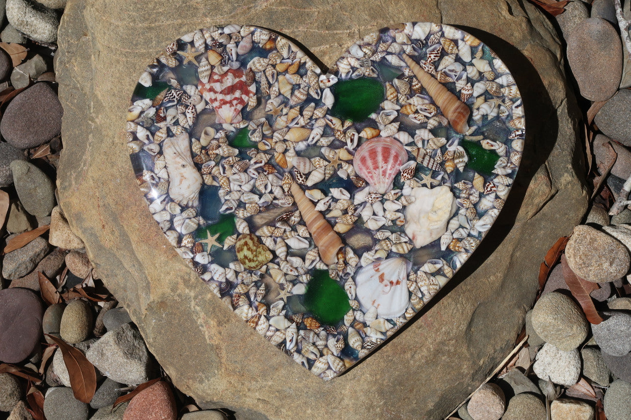 OCEAN SHELL THEMED RESIN HEART