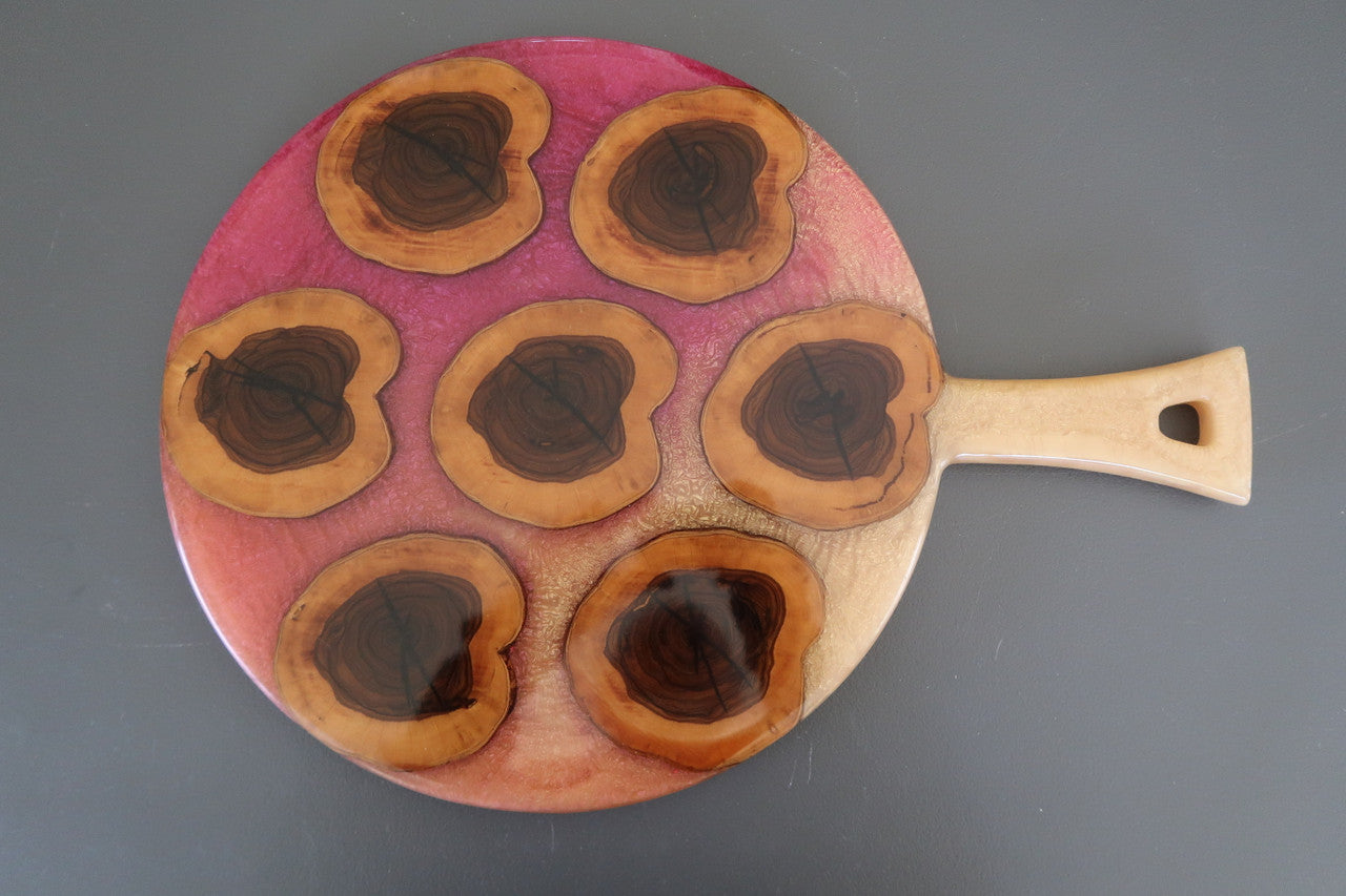 HEART SHAPED WOOD & RESIN ROUND CHARCUTERIE/SERVING BOARD WITH HANDLE
