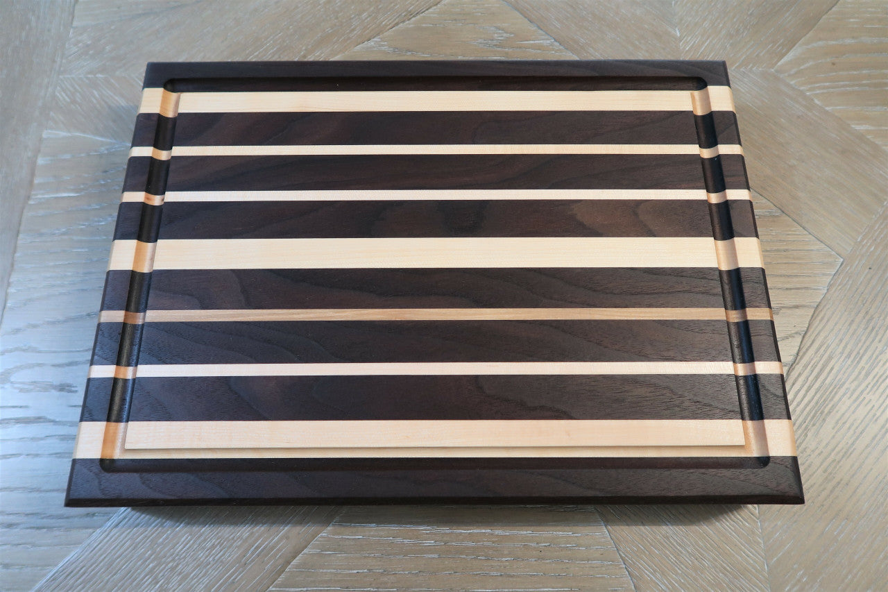 BLACK WALNUT & MAPLE CUTTING BOARD WITH JUICE GROOVE & SOLID BRASS FEET