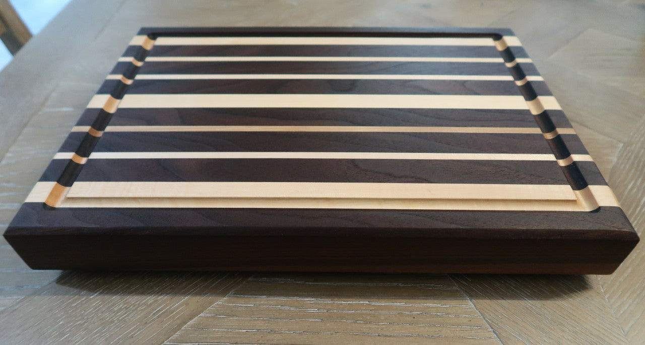 BLACK WALNUT & MAPLE CUTTING BOARD WITH JUICE GROOVE & SOLID BRASS FEET