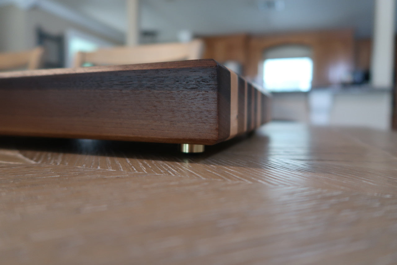 BLACK WALNUT & MAPLE CUTTING BOARD WITH JUICE GROOVE & SOLID BRASS FEET
