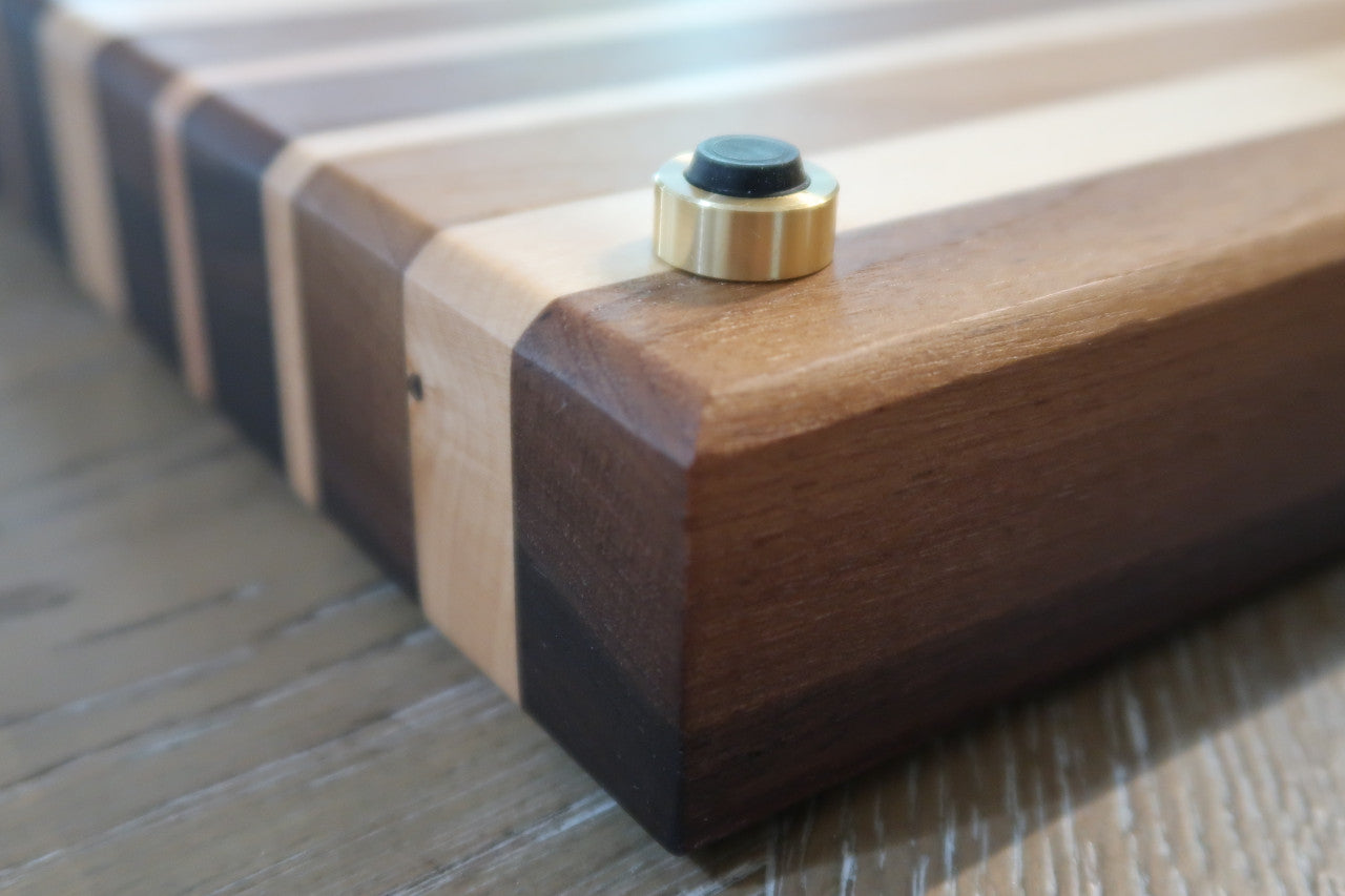 BLACK WALNUT & MAPLE CUTTING BOARD WITH JUICE GROOVE & SOLID BRASS FEET