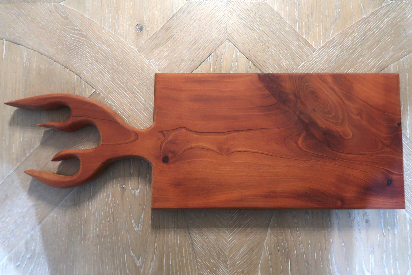 FIRE ANTLER HANDLE CHARCUTERIE/CUTTING BOARD/CHEESE BOARD