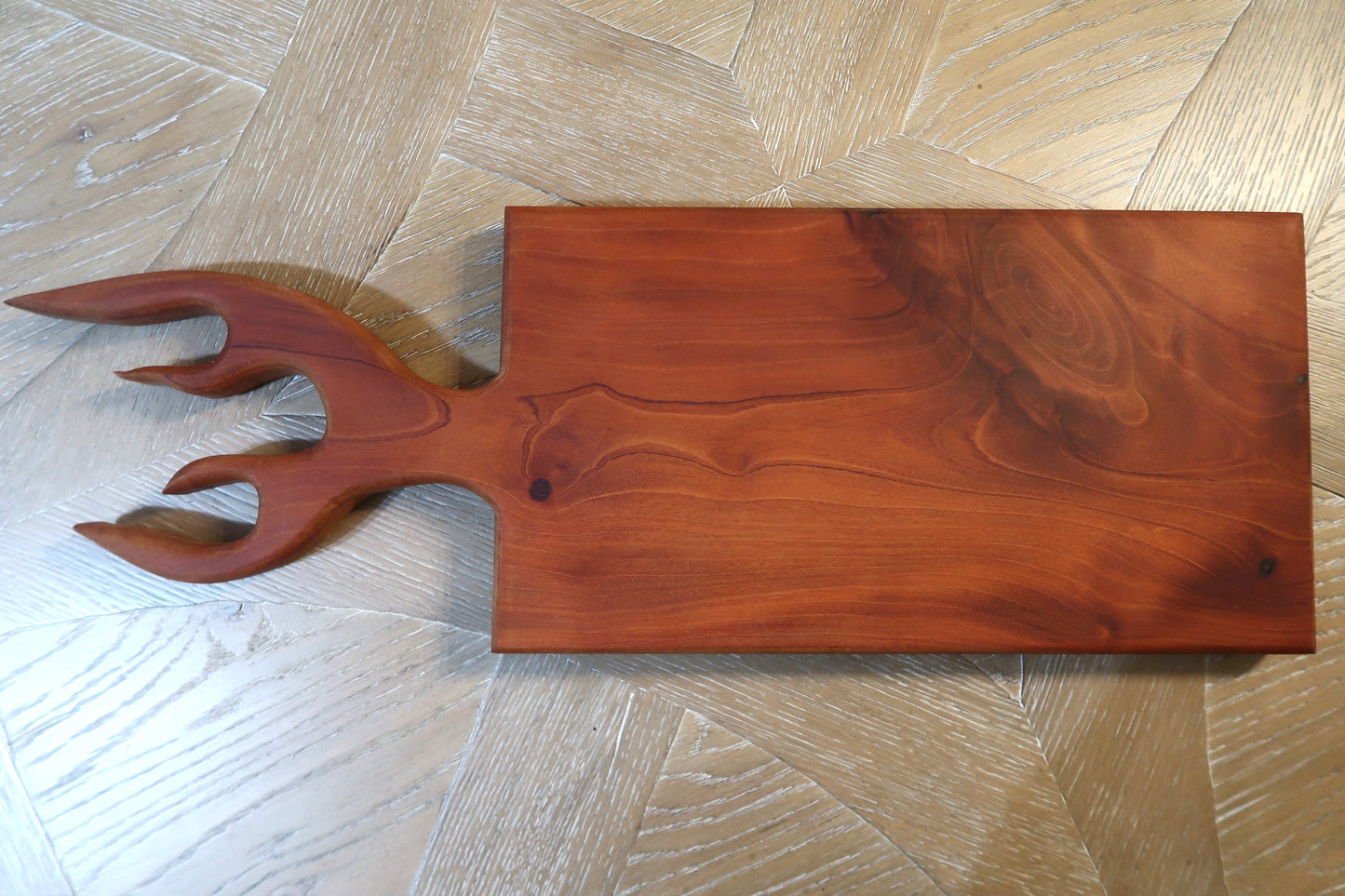 FIRE ANTLER HANDLE CHARCUTERIE/CUTTING BOARD/CHEESE BOARD