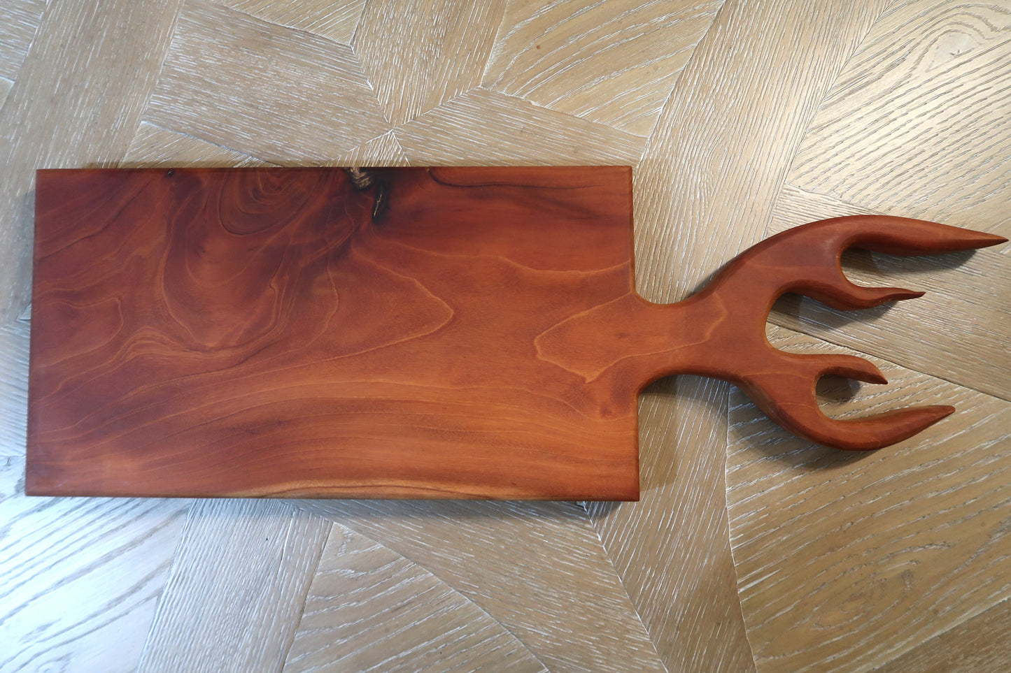 FIRE ANTLER HANDLE CHARCUTERIE/CUTTING BOARD/CHEESE BOARD