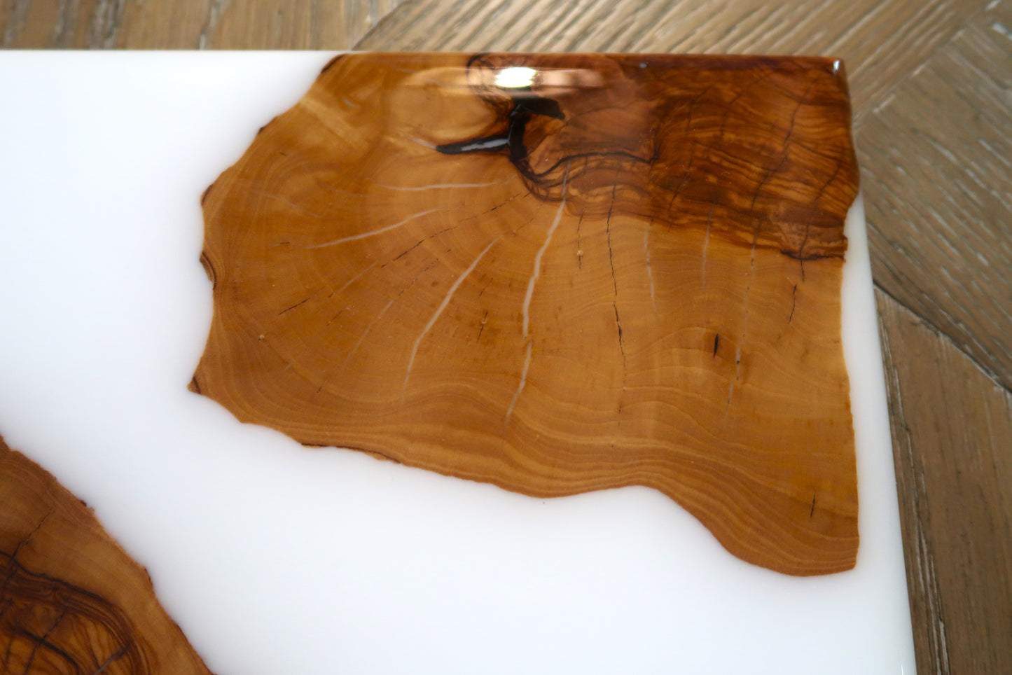 SATORI WHITE & OLIVEWOOD ORGANIC HANDLE CHARCUTERIE/CHEESEBOARD