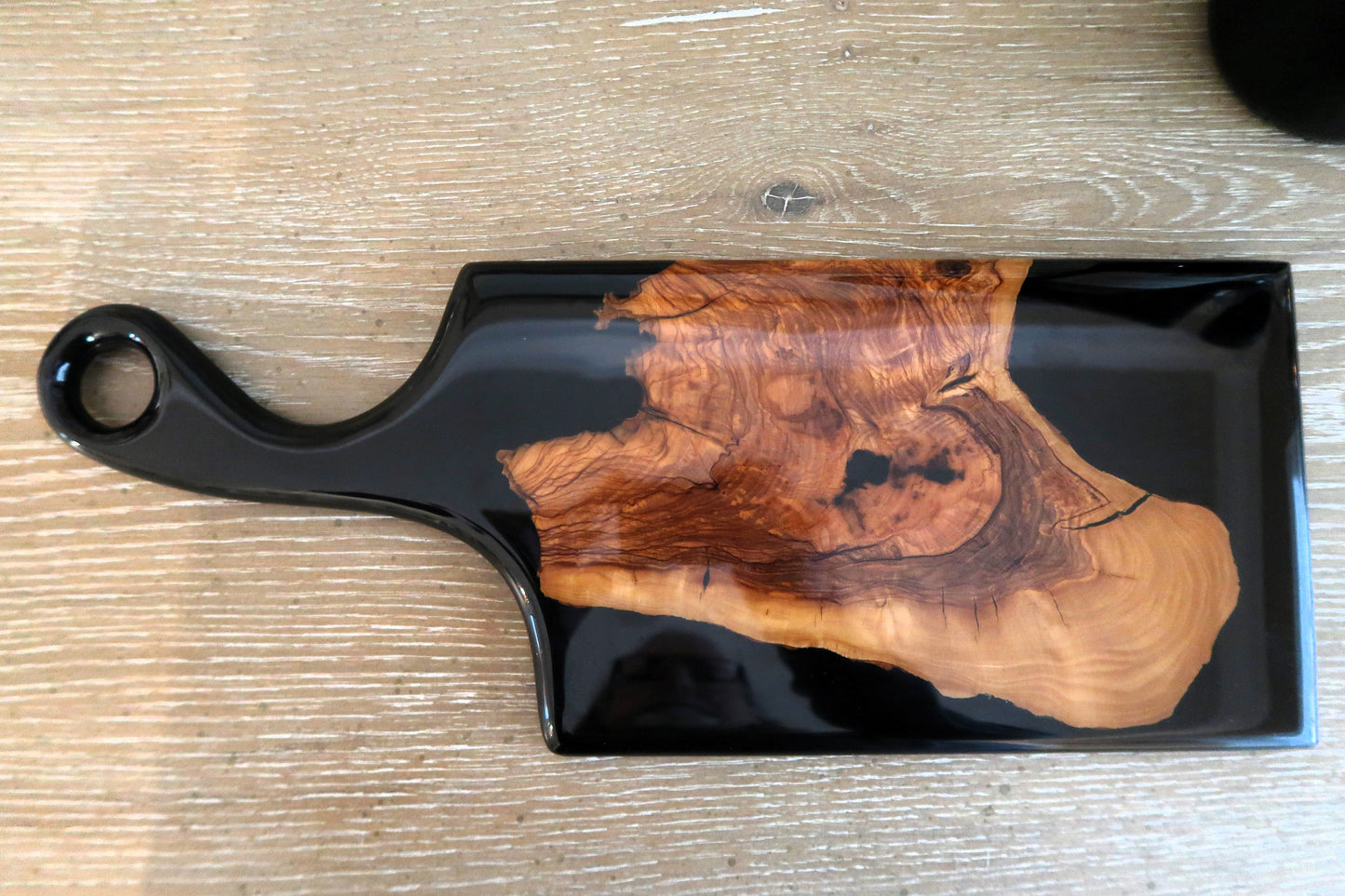 KOKUYO BLACK & OLIVEWOOD FREE FLOW HANDLE CHARCUTERIE/CHEESEBOARD