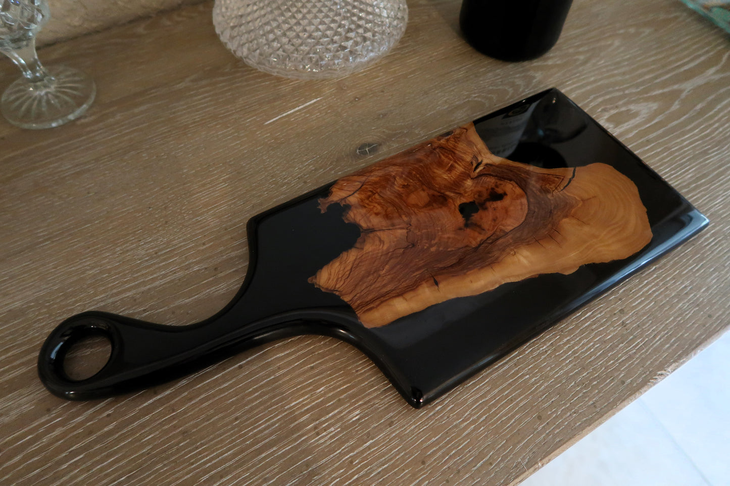 KOKUYO BLACK & OLIVEWOOD FREE FLOW HANDLE CHARCUTERIE/CHEESEBOARD