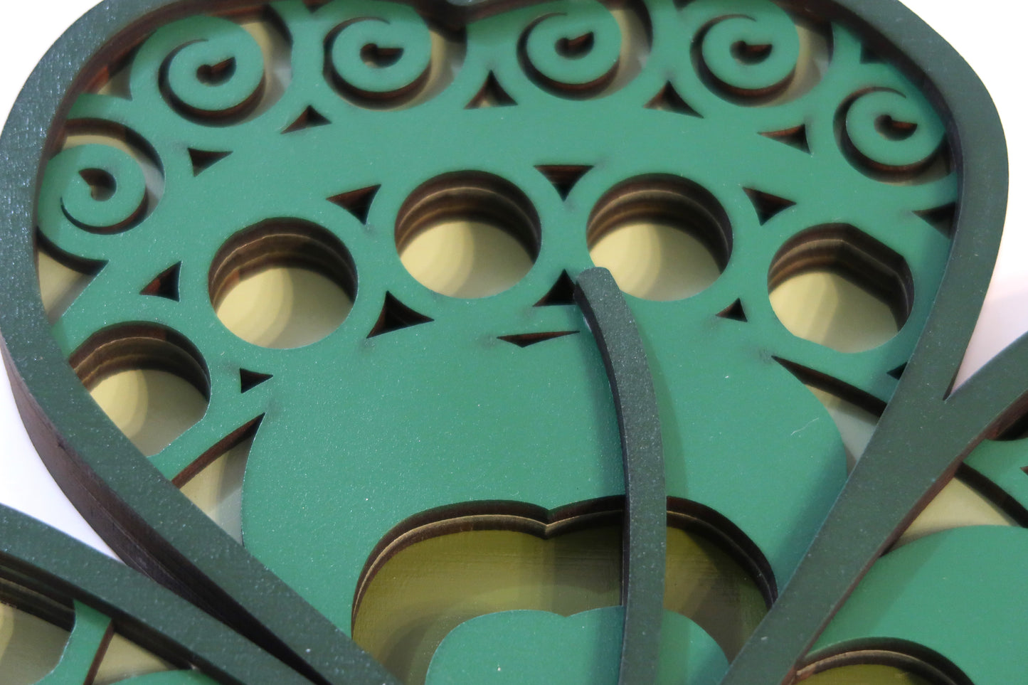 ST. PATRICKS DAY FOUR LEAF CLOVER 3D LAYERED WALL ART STYLE