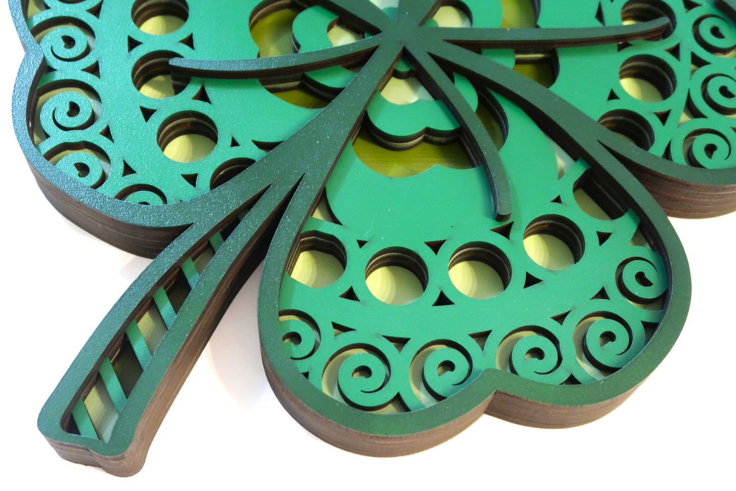 ST. PATRICKS DAY FOUR LEAF CLOVER 3D LAYERED WALL ART STYLE