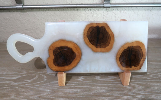 WOOD & RESIN CHARCUTERIE BOARD WITH ORGANIC HANDLE