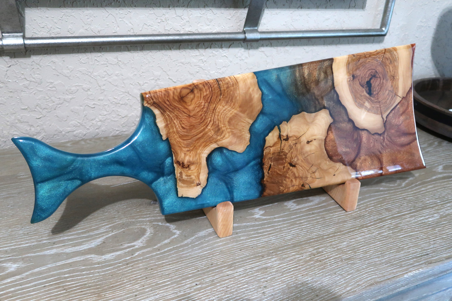 OLIVEWOOD & MULTICOLOR RESIN FISHTAIL CHARCUTERIE BOARD