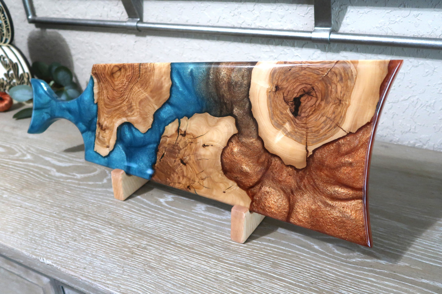 OLIVEWOOD & MULTICOLOR RESIN FISHTAIL CHARCUTERIE BOARD
