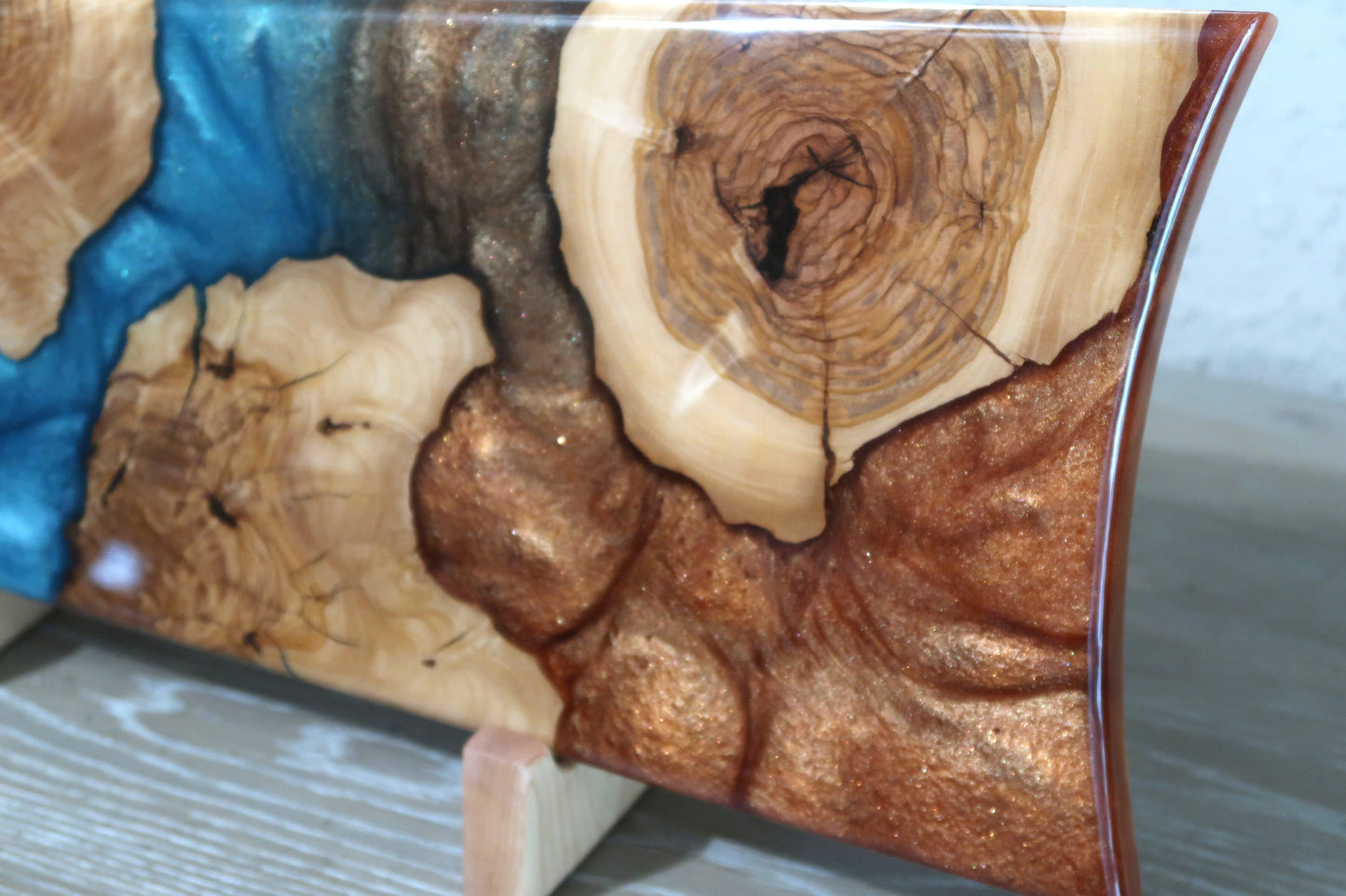 OLIVEWOOD & MULTICOLOR RESIN FISHTAIL CHARCUTERIE BOARD