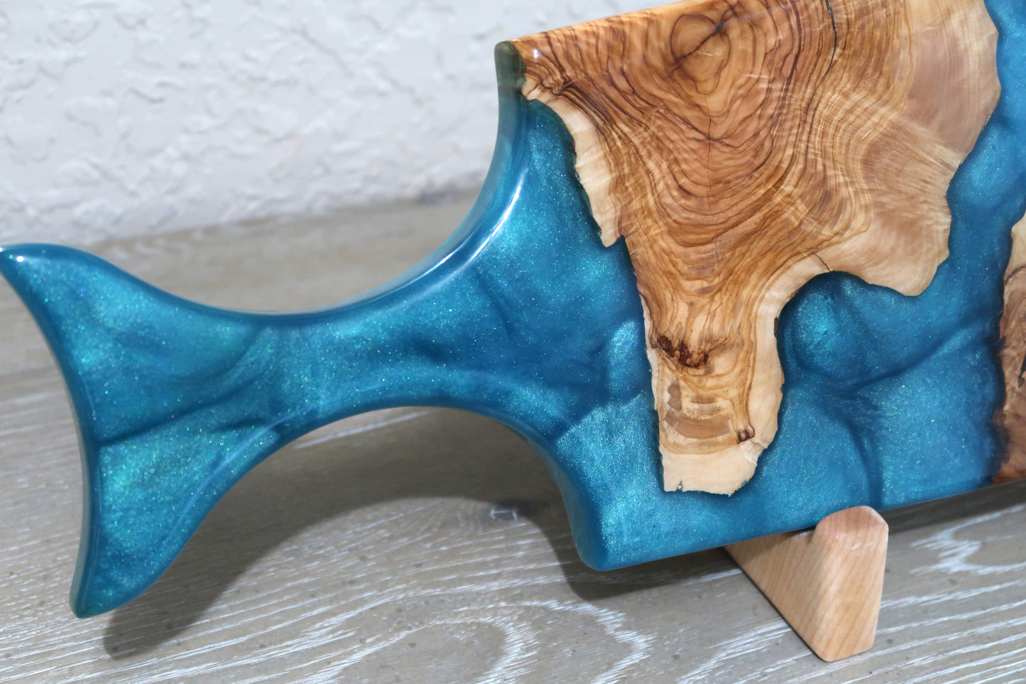 OLIVEWOOD & MULTICOLOR RESIN FISHTAIL CHARCUTERIE BOARD