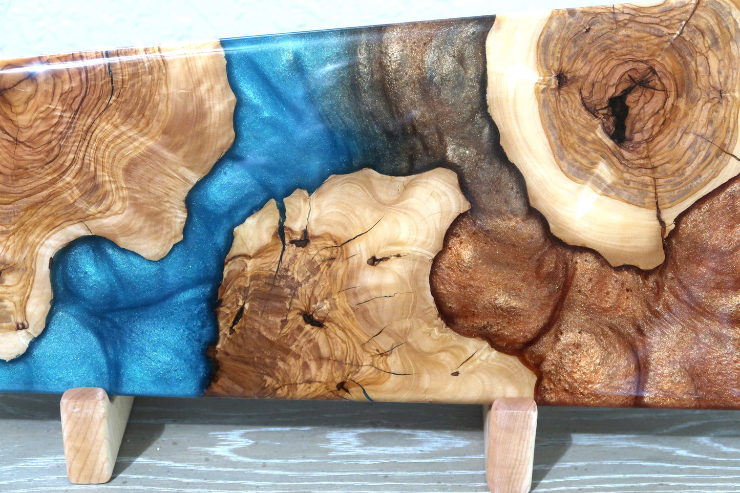 OLIVEWOOD & MULTICOLOR RESIN FISHTAIL CHARCUTERIE BOARD