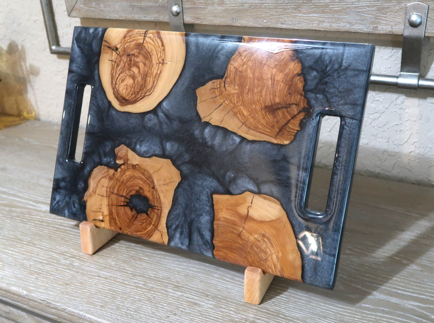 OLIVEWOOD & RESIN DUAL HANDLE CHARCUTERIE BOARD