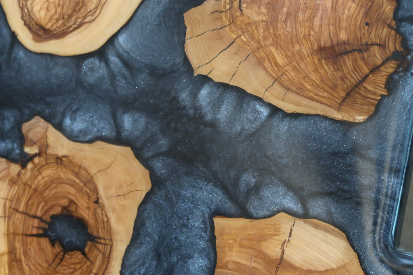 OLIVEWOOD & RESIN DUAL HANDLE CHARCUTERIE BOARD