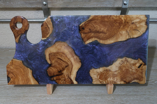 OLIVEWOOD & RESIN OFFSET ROUND HANDLE CHARCUTERIE BOARD