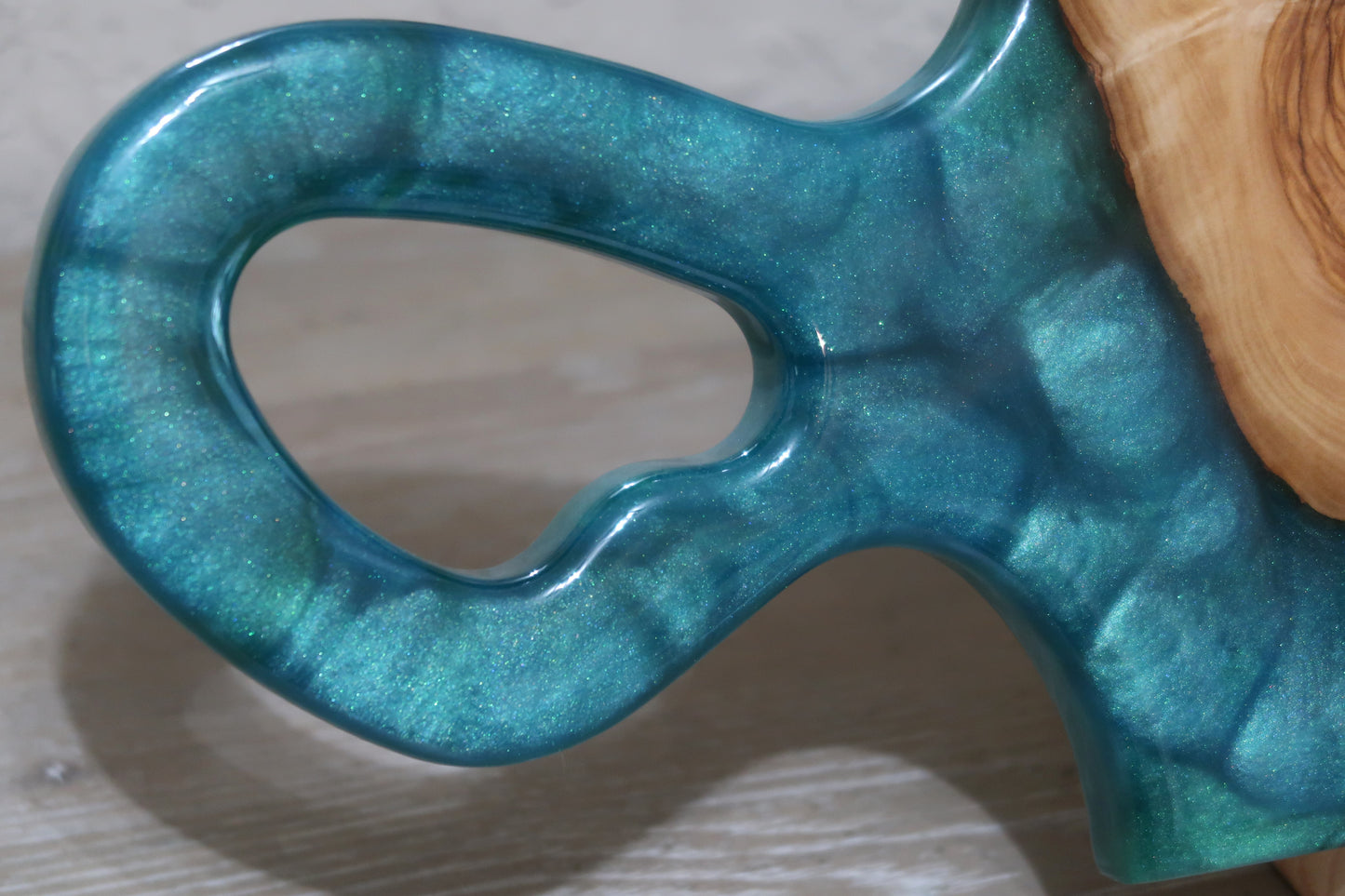 OLIVEWOOD & MULTICOLOR RESIN ORGANIC HANDLE CHARCUTERIE BOARD
