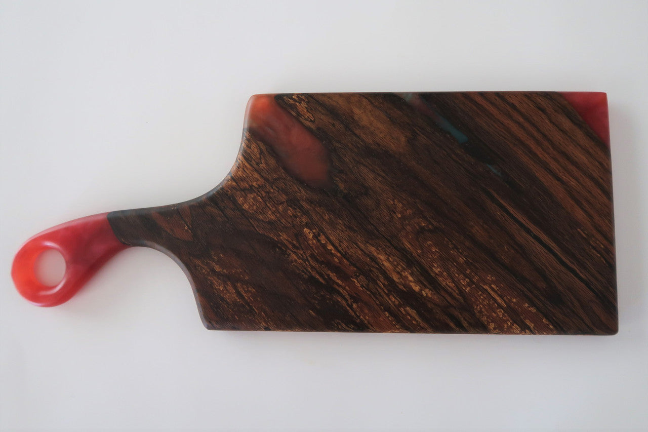 LAUREL AND COLORED RESIN CHARCUTERIE BOARD