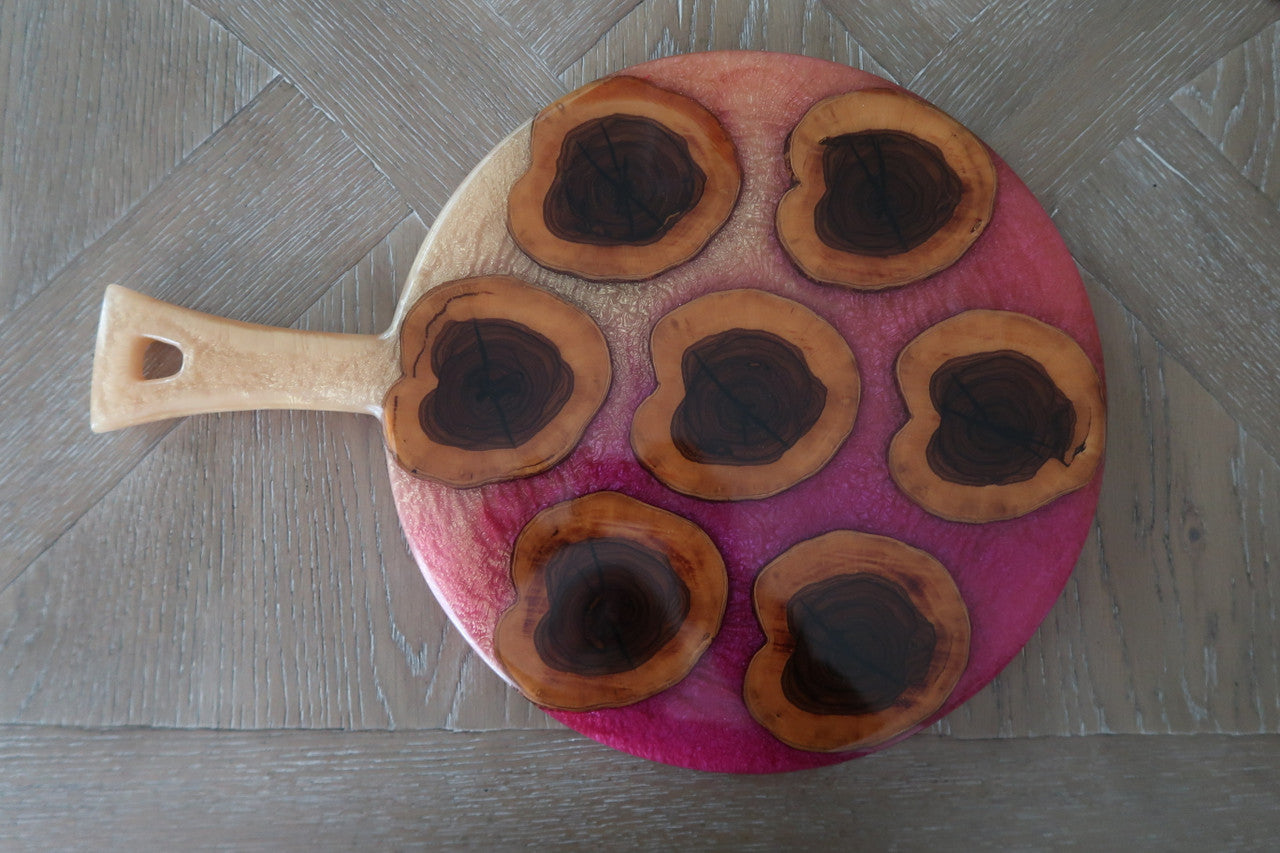 HEART SHAPED WOOD & RESIN ROUND CHARCUTERIE/SERVING BOARD WITH HANDLE